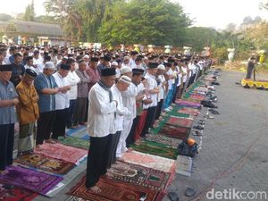 Khusyuknya Salat Idul Adha Hari ini di Semarang Khusyuknya Salat Idul Adha Hari ini di Semarang