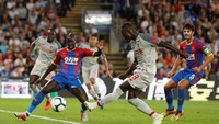 Naby Keita kembali dipasang sebagai starter di lini tengah. Ini salah satu peluang Keita di pertandingan ini. (John Sibley/Reuters)