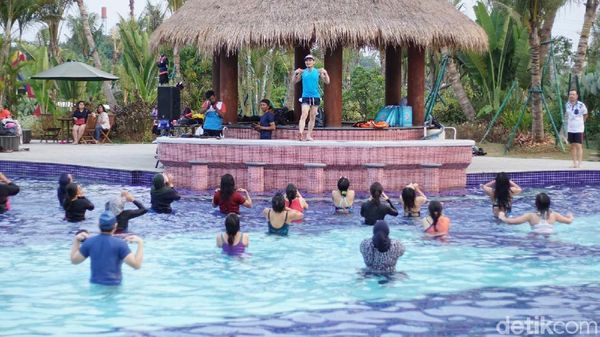 Bakar 800 Kalori Sambil Main Air? Begini Serunya