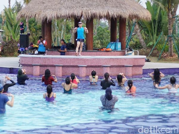 Bakar 800 Kalori Sambil Main Air? Begini Serunya