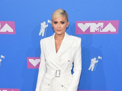 10 Selebriti Berbusana Terbaik di MTV VMAs 2018