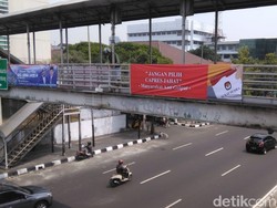 Bawaslu DKI Koordinasi ke Satpol PP Copot Spanduk Capres Jahat