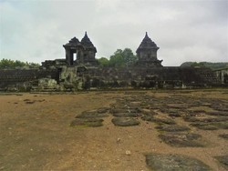 Pesona Candi Barong yang Kian Ditinggalkan
