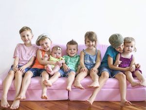 Foto Kece 7 Kakak-Adik yang Dipotret Berbarengan