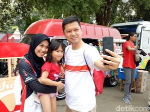 Medali Emas Bikin Defia Rosmaniar Tenar Mendadak Medali Emas Bikin Defia Rosmaniar Tenar Mendadak