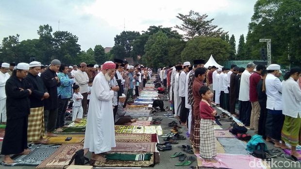 Ribuan Warga Salat Idul Adha di Parkiran Mandala Krida Yogya