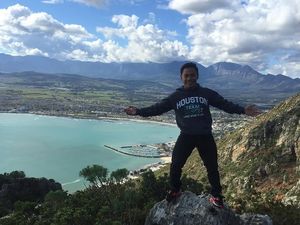 Gaya Traveling Lifter Eko Yuli, Manusia Terkuat Asia