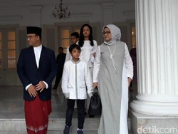 Anies dan Keluarga Salat Idul Adha di Balai Kota