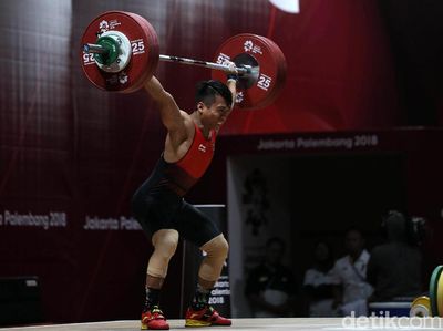 Aksi Deni Dominasi Grup B Angkat Besi Kelas 69 Kg Putra