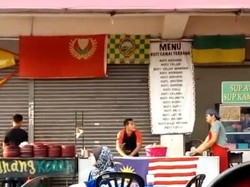 Viral! Penjual Ini Tak Sengaja Lempar Adonan Roti Canai ke Kepala Pengunjung