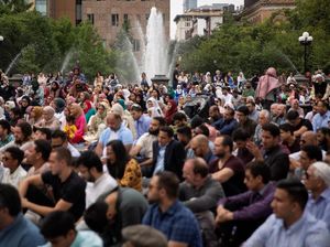 Ketika Umat Muslim AS Salat Idul Adha di Washington Square Park
