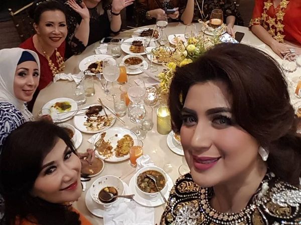 10 Gaya Kulineran Istri Fadel Muhammad bersama Ani Yudhoyono hingga Sandiaga Uno