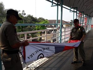 Spanduk Jangan Pilih Capres Jahat Dicopot Spanduk Jangan Pilih Capres Jahat Dicopot
