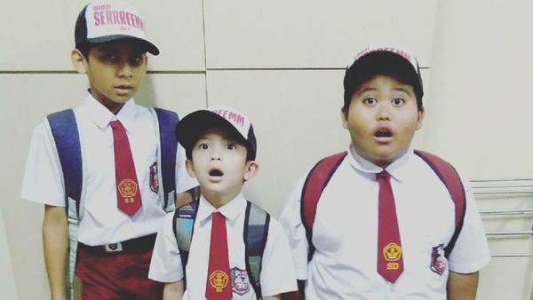 Potret Fairel, Bocah Pramuka yang Melongo Lihat Jokowi Naik Moge