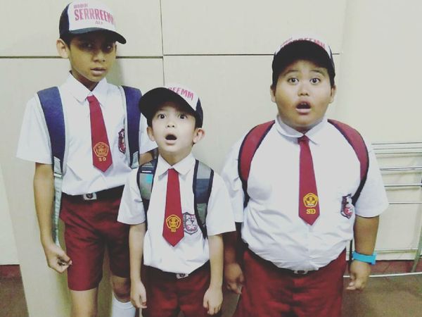 Potret Fairel, Bocah Pramuka yang Melongo Lihat Jokowi Naik Moge