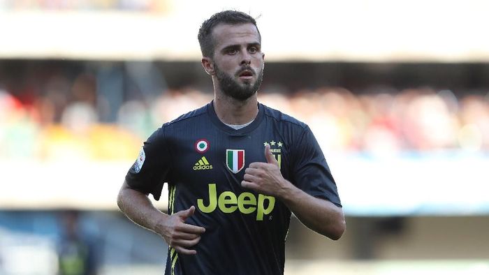 Miralem Pjanic teken kontrak baru di Juventus hingga 2023 (Marco Luzzani/Getty Images) Miralem Pjanic teken kontrak baru di Juventus hingga 2023 (Marco Luzzani/Getty Images)