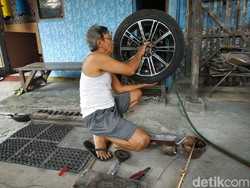 Sudah 19 Tahun, Pria Ini Terima Perbaikan Pelek Pecah