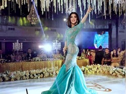 Cetar! 4 Desainer Ternama Dandani Syahrini di Konser Jambul Khatulistiwa