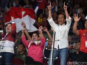 Ekspresi Jokowi Tonton Final Bulutangkis Beregu Putra Asian Games 2018