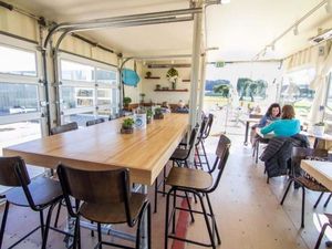 Saat Kontainer Barang Disulap Jadi Restoran Fancy