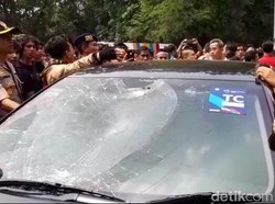 Senggol Anak Kecil, Mobil Kosong Berstiker TC Asian Games Dirusak