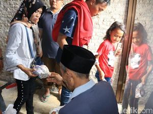 Masjid Raya Bandung Bagikan 3.500 Kantong Daging Kurban Masjid Raya Bandung Bagikan 3.500 Kantong Daging Kurban