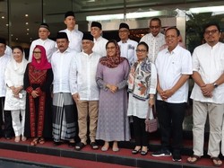 Sri Mulyani dan Menteri-menteri Jokowi Salat Id di Kantor Pajak