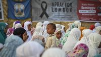 Potret Korban Gempa Lombok Salat Idul Adha di Pengungsian