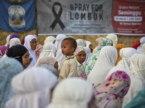 Potret Korban Gempa Lombok Salat Idul Adha di Pengungsian