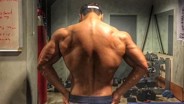 Tulang Belakang Bengkok Bukan Halangan Kim Jong Kook Punya Badan Jadi!