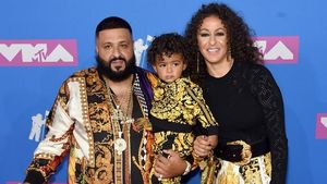 Keluarga DJ Khaled Kompak Berbusana Versace, Total Harganya Setara 5 Motor
