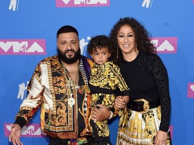 Keluarga DJ Khaled Kompak Berbusana Versace, Total Harganya Setara 5 Motor