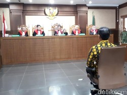 Zumi Zola Pakai Duit Gratifikasi Bantu Calon PAN di Muaro Jambi