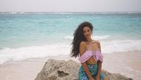 Pantai dan Cantiknya Model Victorias Secret, Shanina Shaik