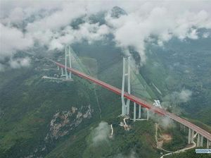 Membelah Gunung dan Lembah, Jembatan Ini Bikin Tahan Napas!