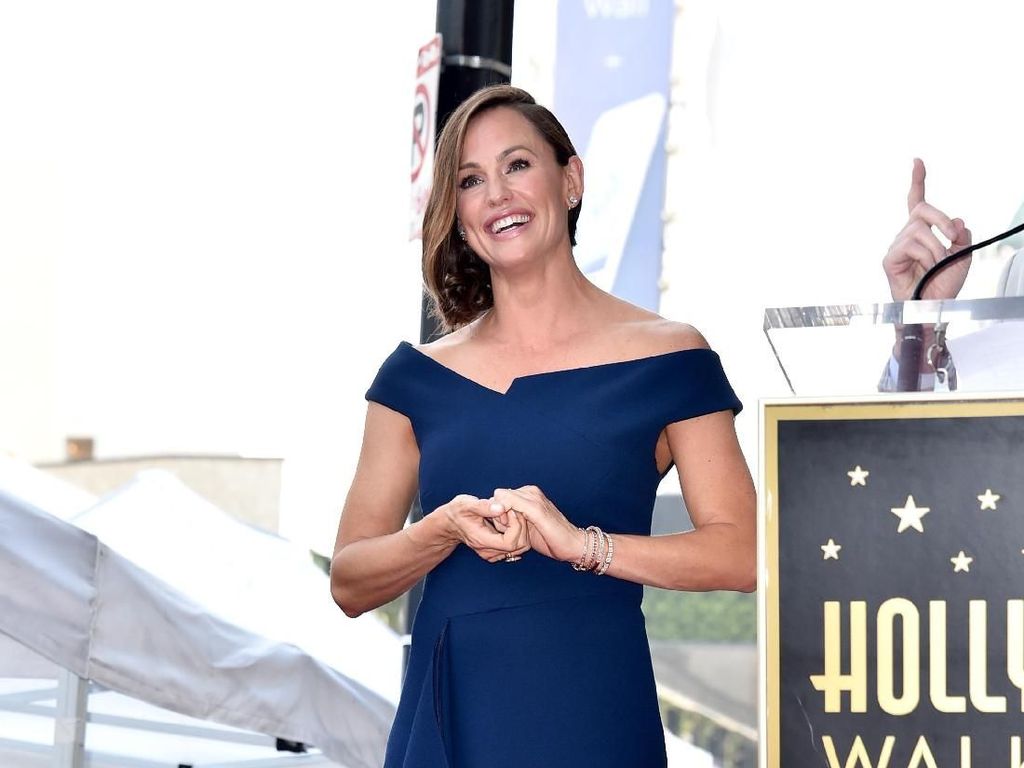Lucunya 10 Years Challenge Jennifer Garner, Pamer Celana Dalam Sobek Lucunya 10 Years Challenge Jennifer Garner, Pamer Celana Dalam Sobek