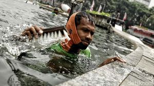 Potret Perawatan Kolam Bundaran HI