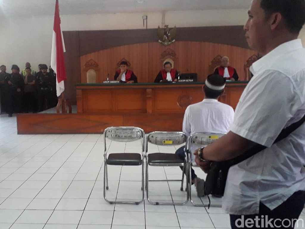Pembunuh Ustaz Prawoto Divonis 7 Tahun Penjara Pembunuh Ustaz Prawoto Divonis 7 Tahun Penjara
