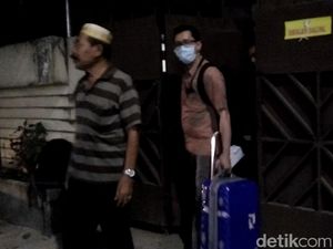 Geledah Rumah Rekan Steffy Burase, KPK Bawa Koper dan Kardus Geledah Rumah Rekan Steffy Burase, KPK Bawa Koper dan Kardus