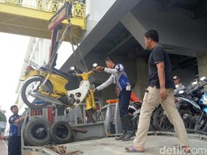 Terciduk! Parkir Liar, Motor-motor Volunter Asian Games 2018 Diangkut Terciduk! Parkir Liar, Motor-motor Volunter Asian Games 2018 Diangkut