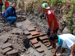 Misteri Tumpukan Bata di Sawah Pasuruan, Terhubung ke Candi Jawi?