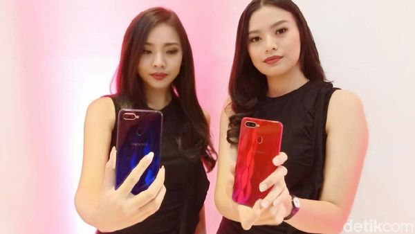 Pesona OPPO F9 yang Menggoda Mata