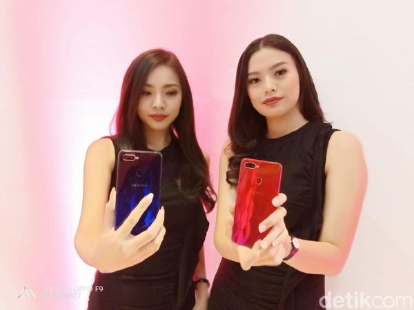 Pesona OPPO F9 yang Menggoda Mata