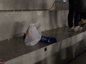 Final Bulutangkis Usai, Sampah Berserakan di Istora