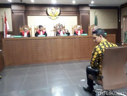 Zumi Zola Terima Gratifikasi Sejak Awal Dilantik Jadi Gubernur