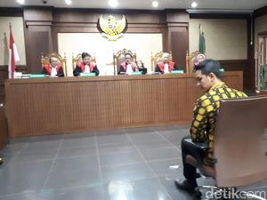 Zumi Zola Terima Gratifikasi Sejak Awal Dilantik Jadi Gubernur Zumi Zola Terima Gratifikasi Sejak Awal Dilantik Jadi Gubernur