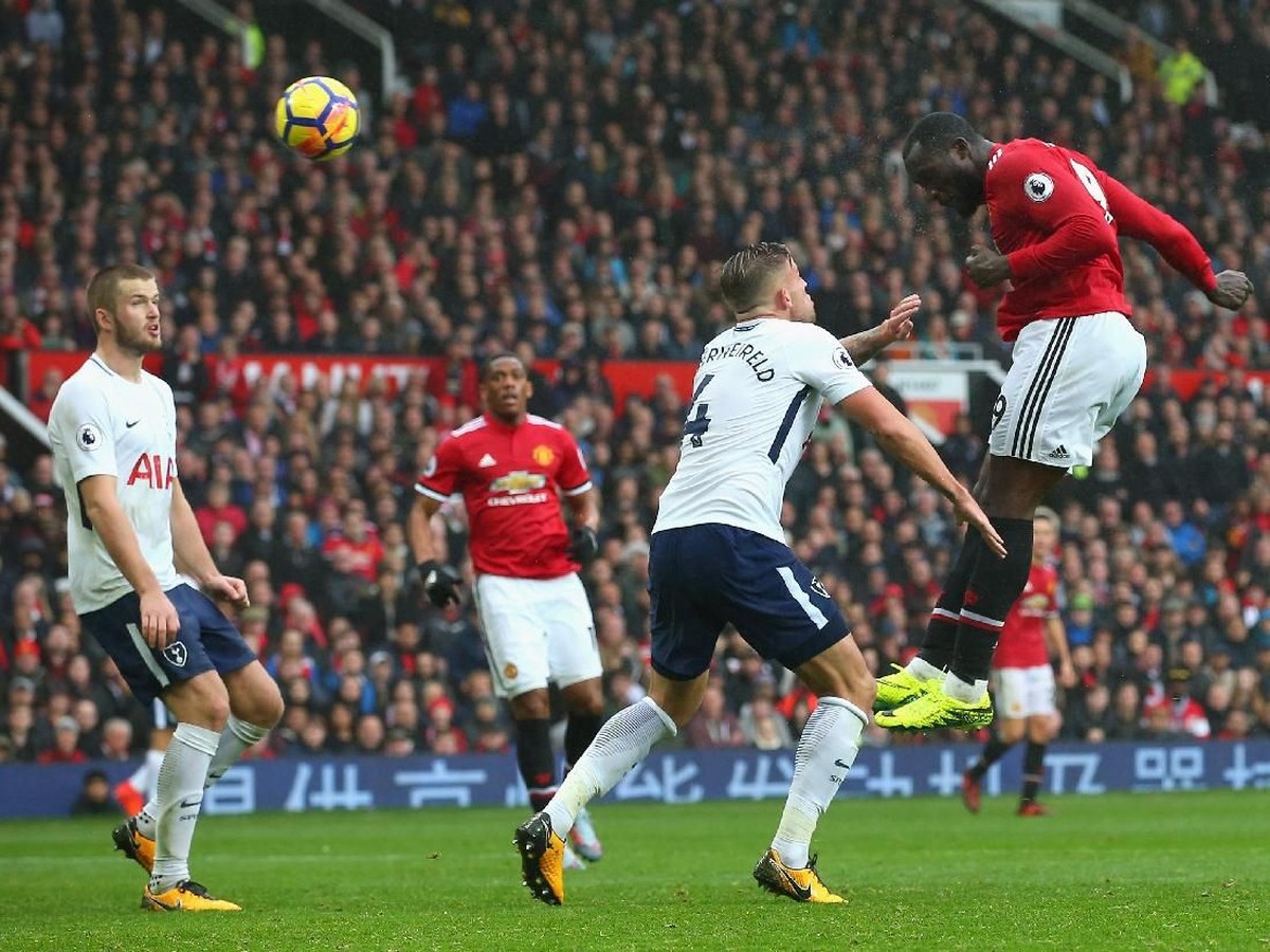 Laga MU vs Tottenham pada musim lalu. (Foto: Alex Livesey/Getty Images)