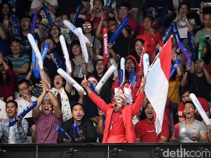 Keseruan Penonton Final Bulutangkis Beregu Putra Asian Games 2018