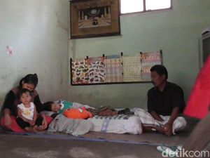 Tolong! Kaki Siti Badriyah Bengkak Parah dan Tak Bisa Jalan Tolong! Kaki Siti Badriyah Bengkak Parah dan Tak Bisa Jalan