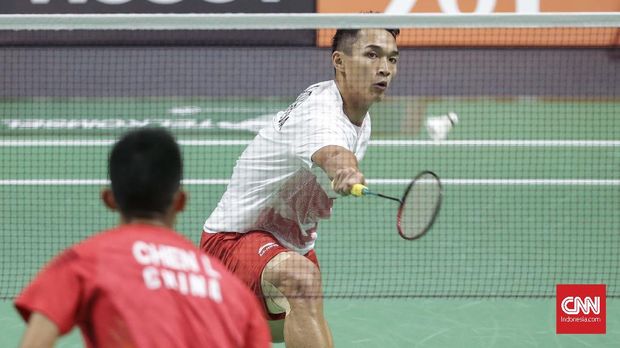 Jonatan Christie sempat meladeni permainan ketat Chen Long di nomor beregu putra.